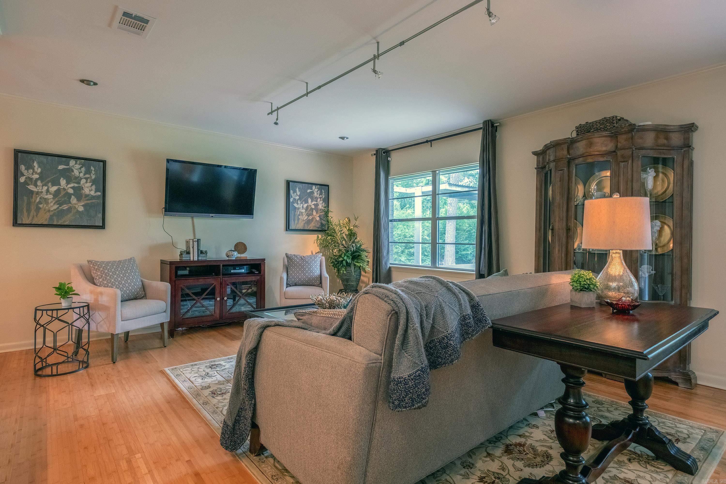 PLAZA HEIGHTS - Residential