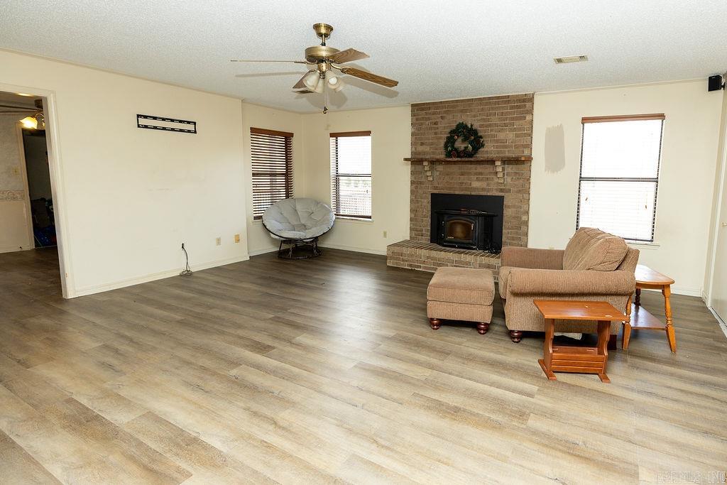 CREEKSIDE COUNTRY - Residential