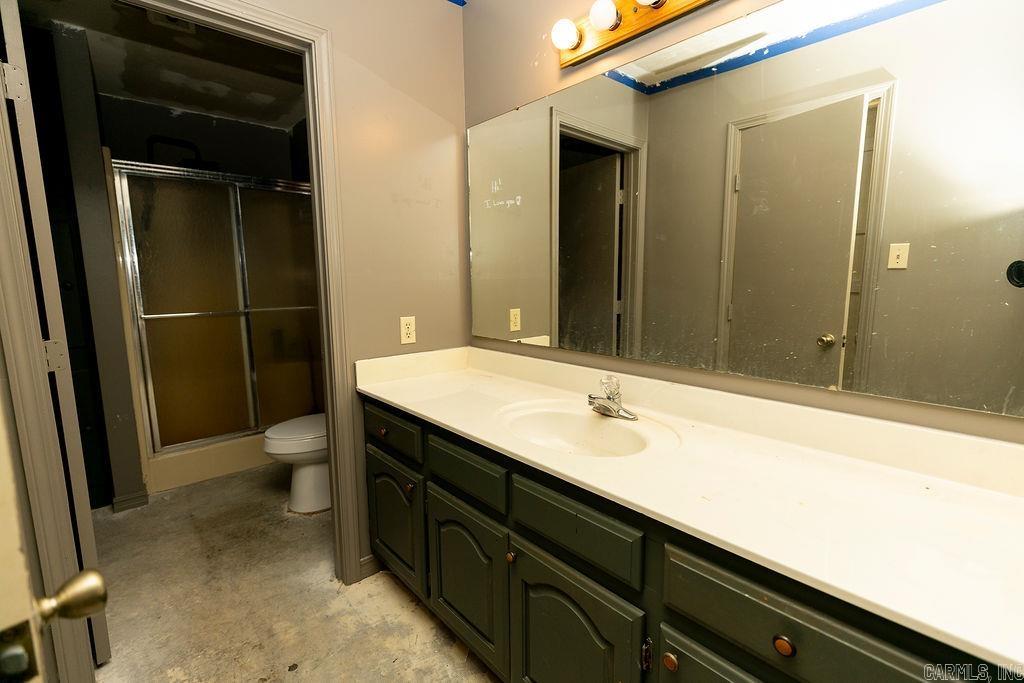 CREEKSIDE COUNTRY - Residential