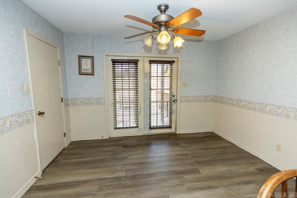 CREEKSIDE COUNTRY - Residential