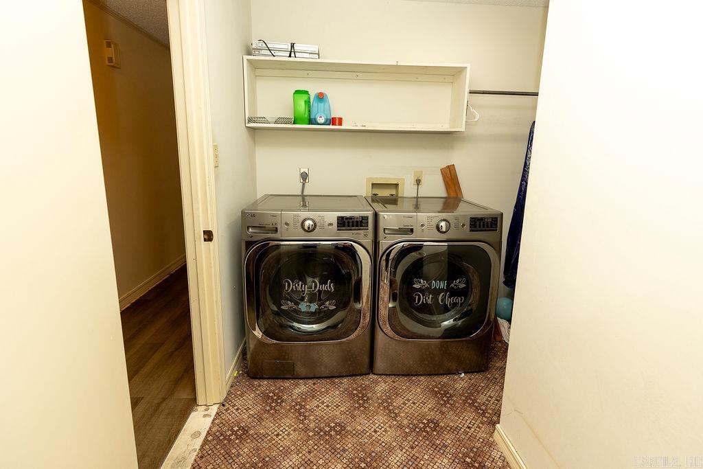 CREEKSIDE COUNTRY - Residential