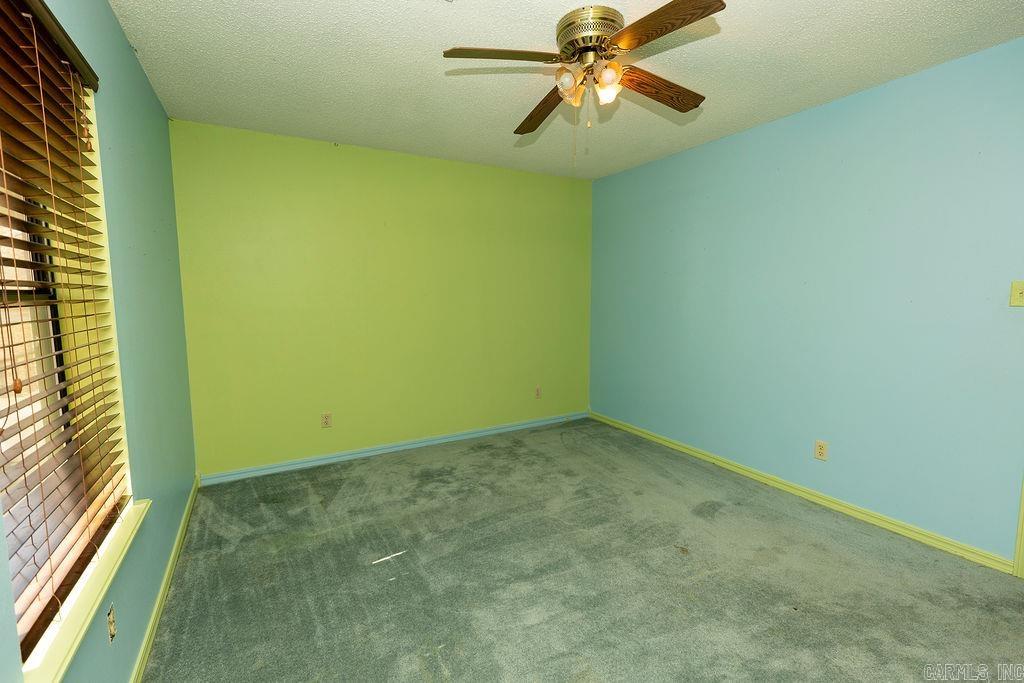 CREEKSIDE COUNTRY - Residential