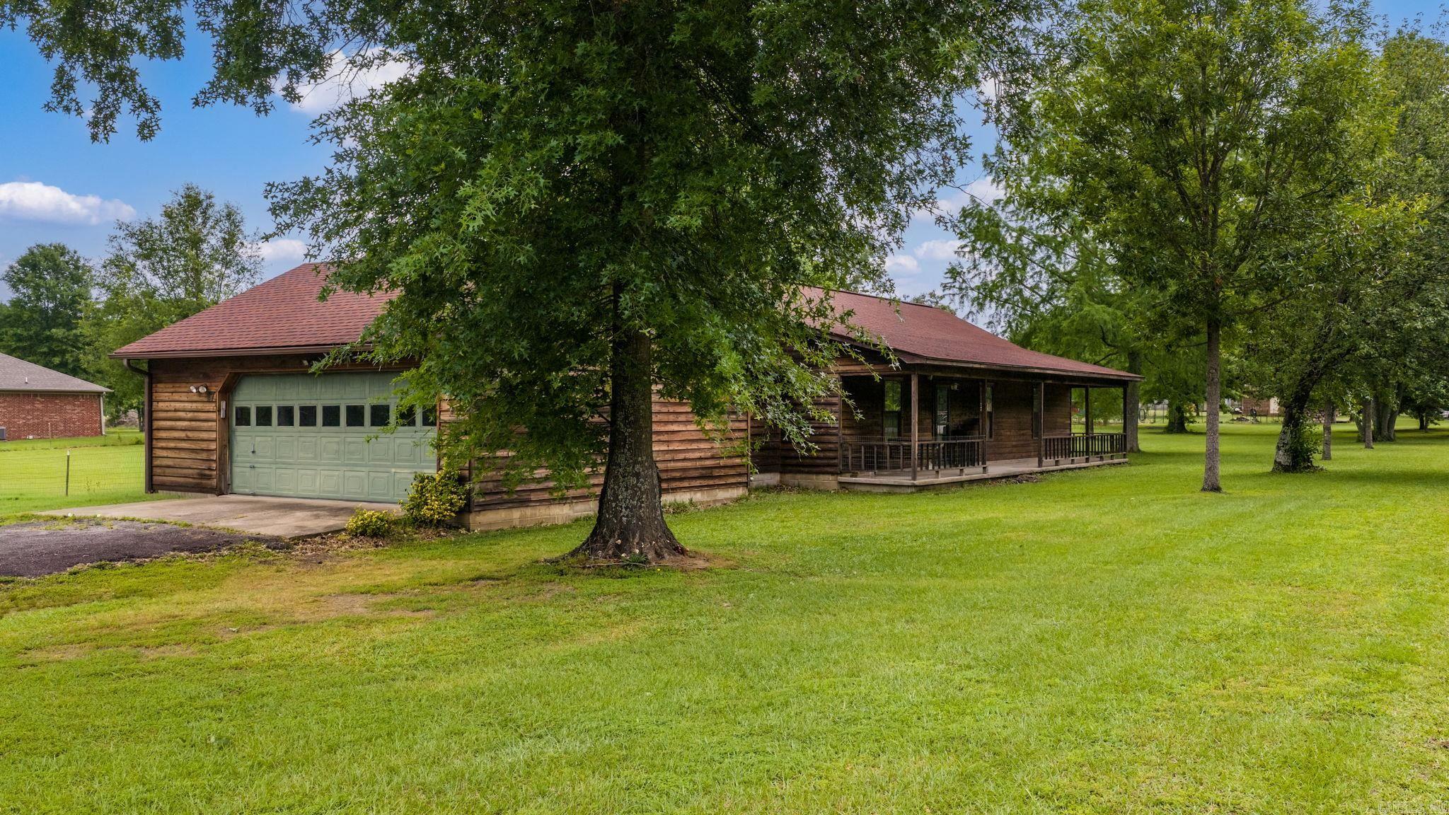 CREEKSIDE COUNTRY - Residential