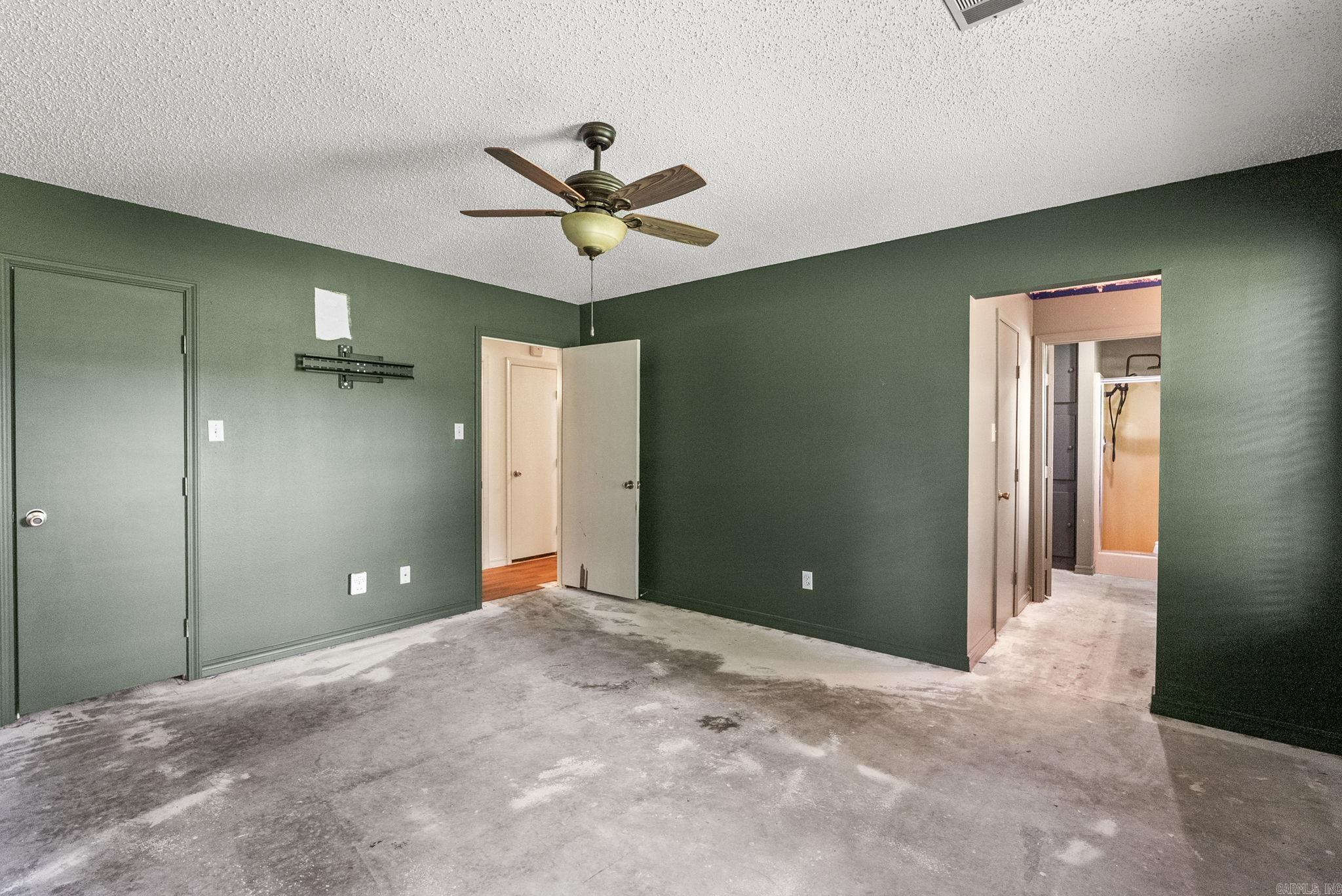 CREEKSIDE COUNTRY - Residential