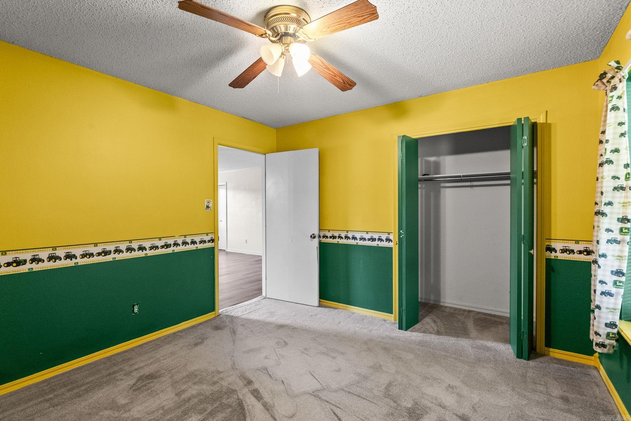 CREEKSIDE COUNTRY - Residential