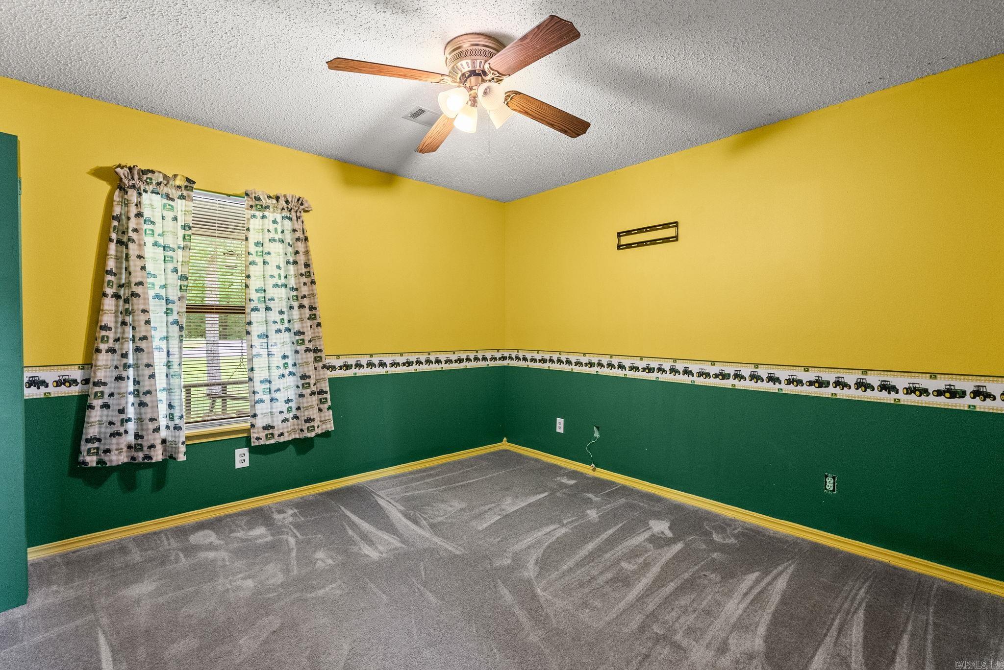 CREEKSIDE COUNTRY - Residential