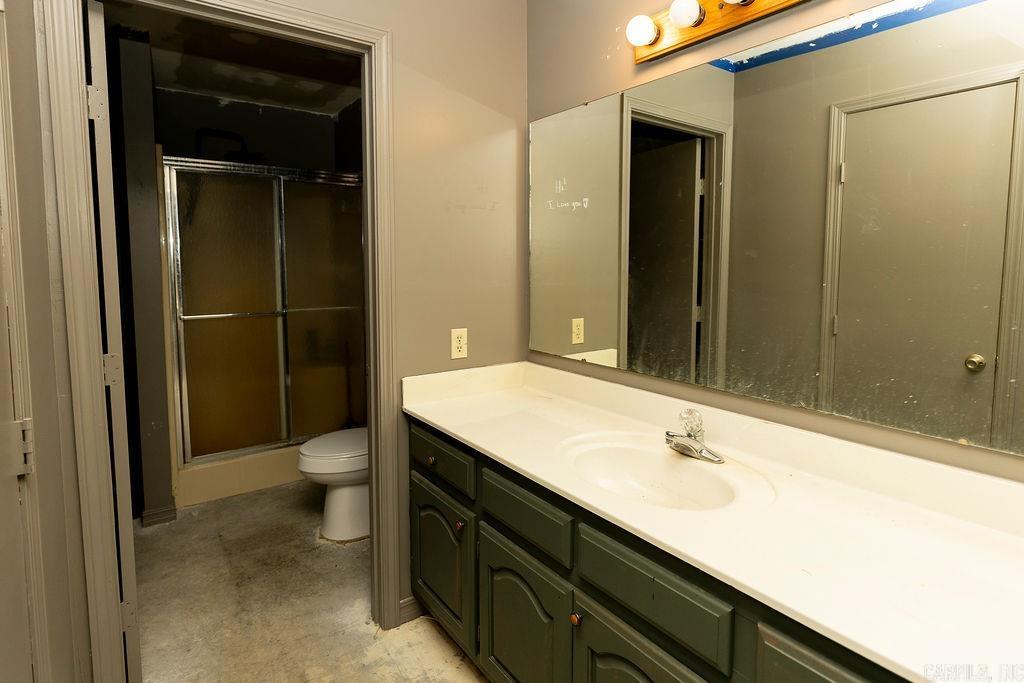 CREEKSIDE COUNTRY - Residential