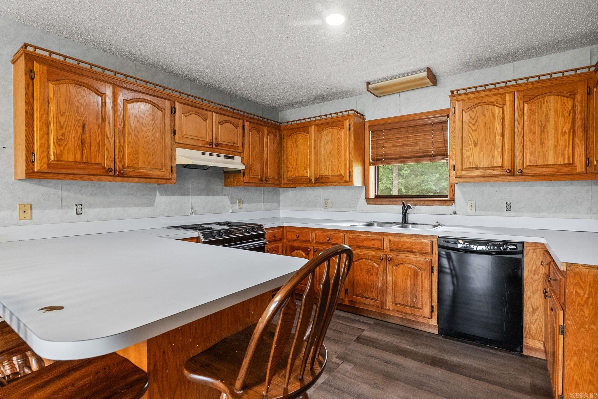 CREEKSIDE COUNTRY - Residential