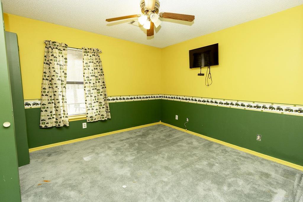 CREEKSIDE COUNTRY - Residential