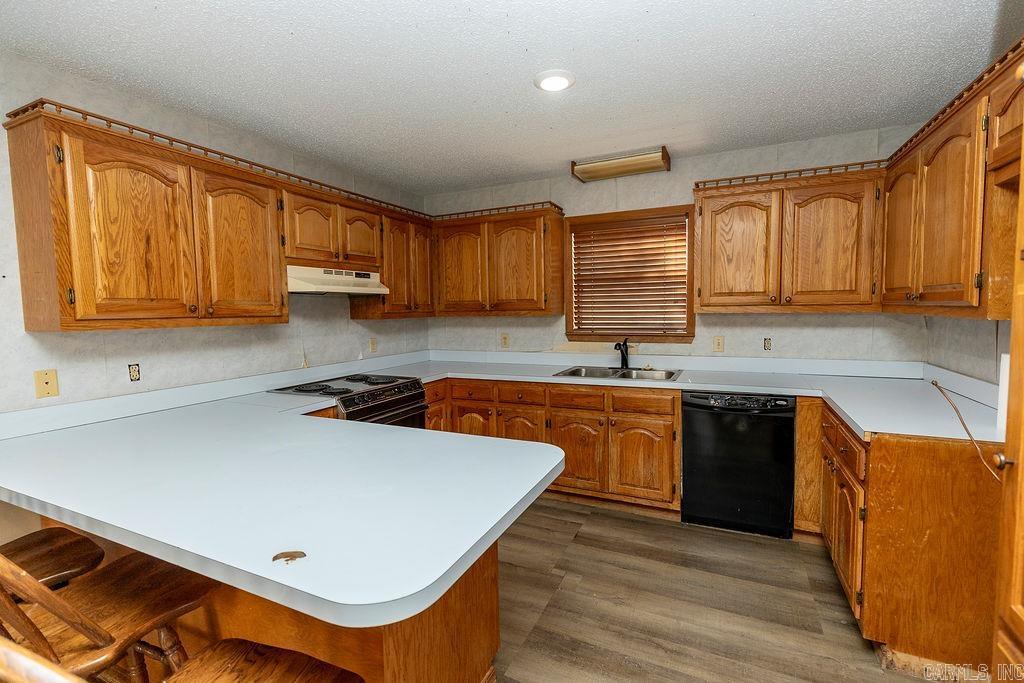 CREEKSIDE COUNTRY - Residential