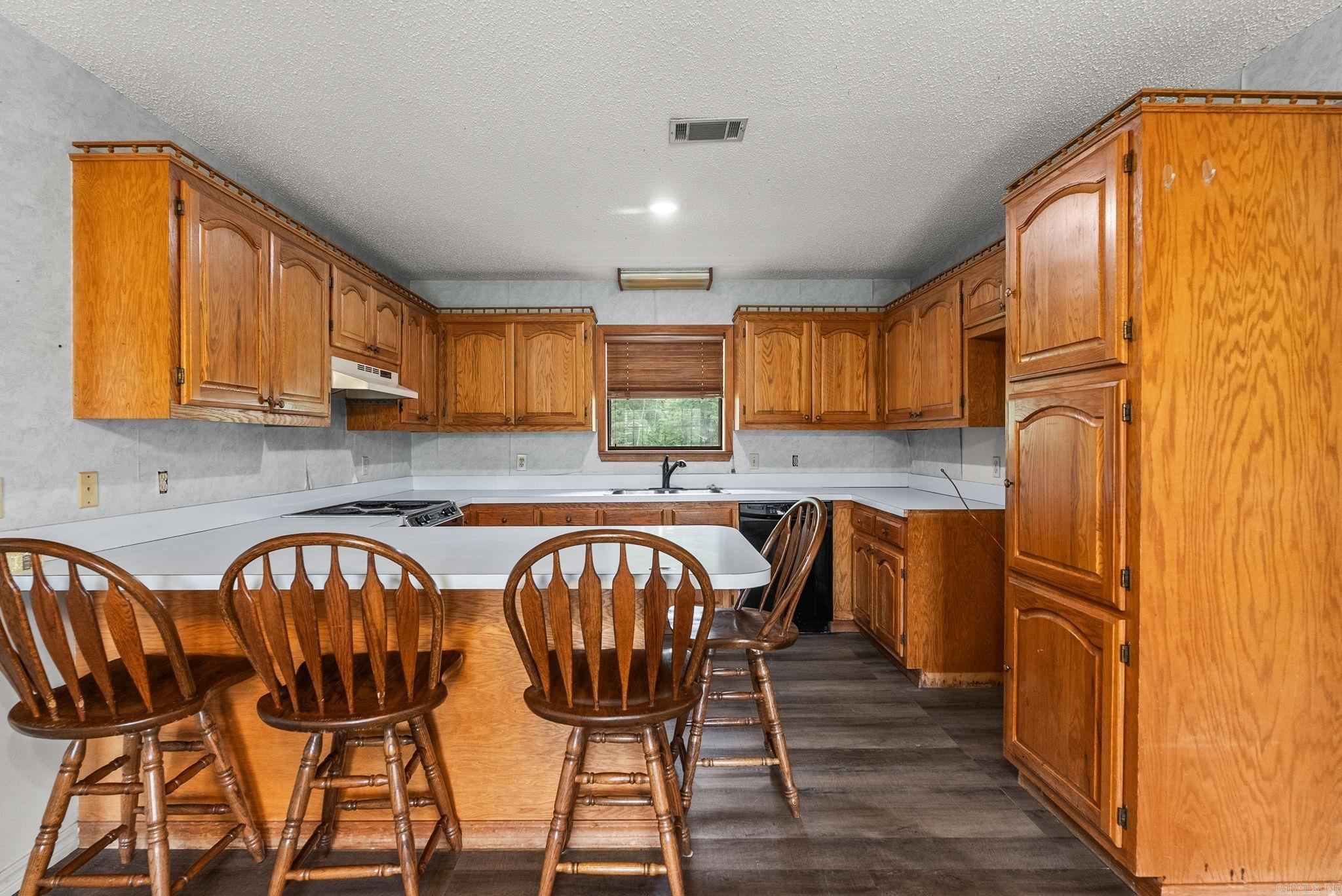 CREEKSIDE COUNTRY - Residential