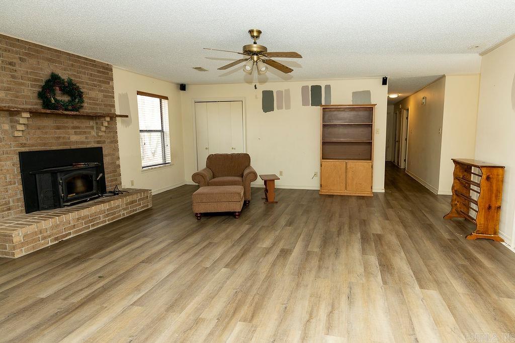 CREEKSIDE COUNTRY - Residential