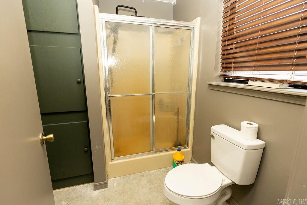 CREEKSIDE COUNTRY - Residential