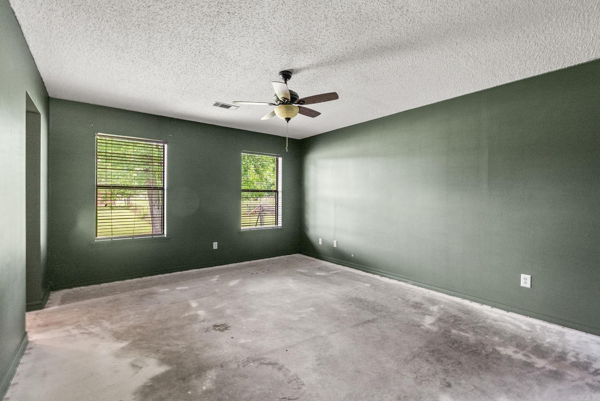 CREEKSIDE COUNTRY - Residential