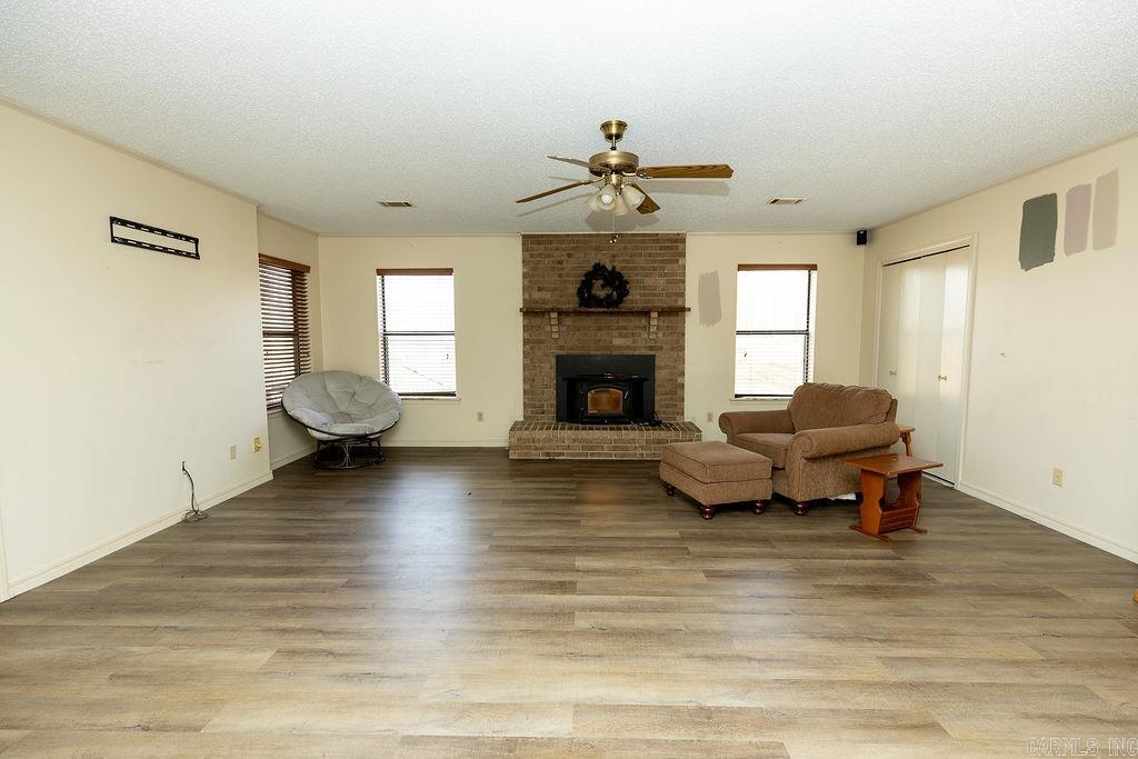 CREEKSIDE COUNTRY - Residential