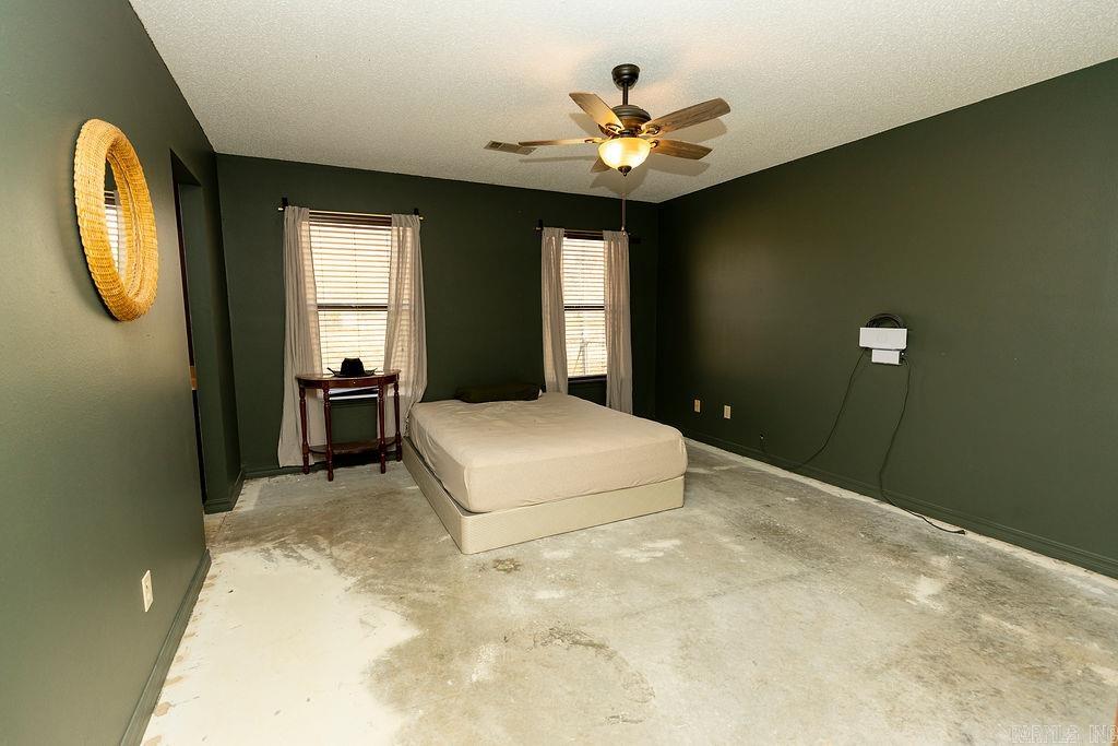 CREEKSIDE COUNTRY - Residential