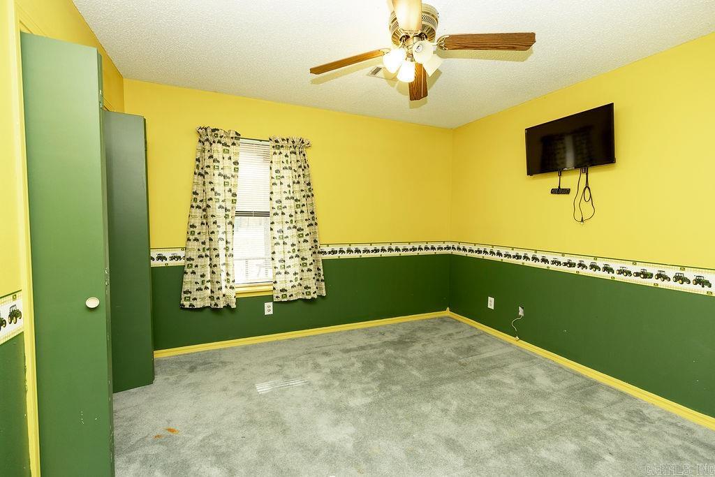 CREEKSIDE COUNTRY - Residential