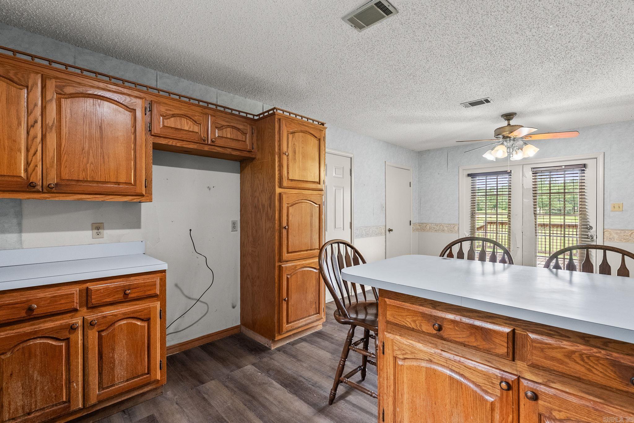 CREEKSIDE COUNTRY - Residential