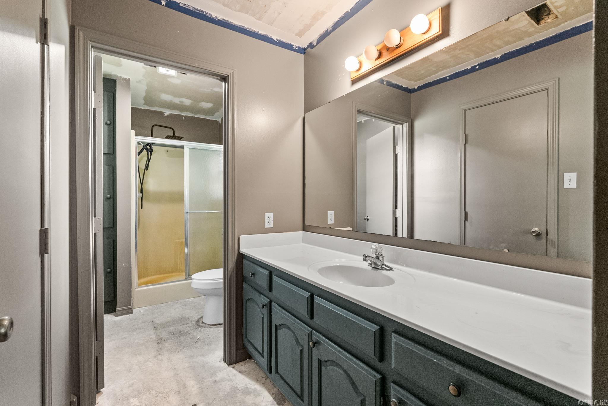 CREEKSIDE COUNTRY - Residential
