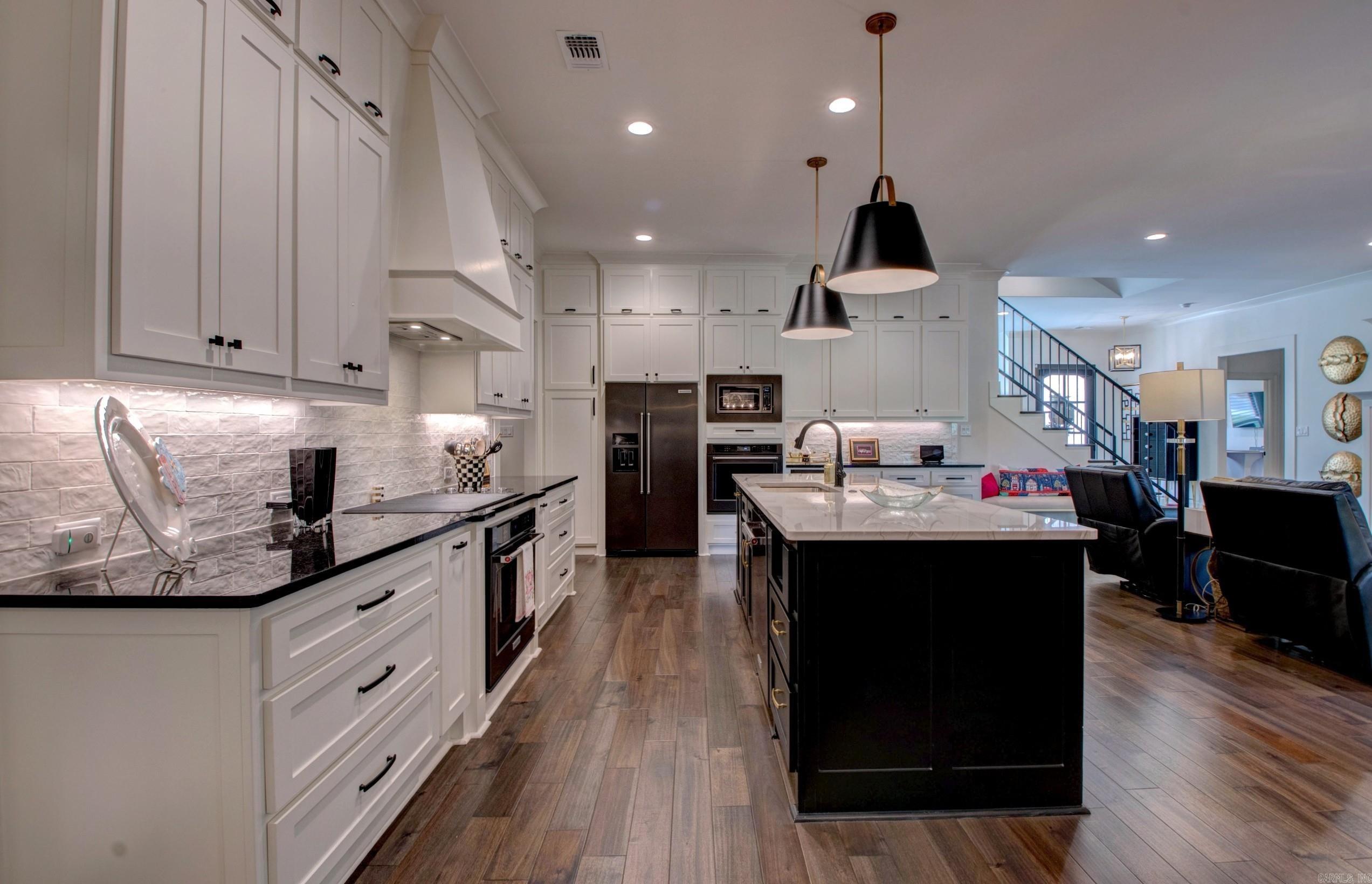 MAJESTIC POINTE - Residential