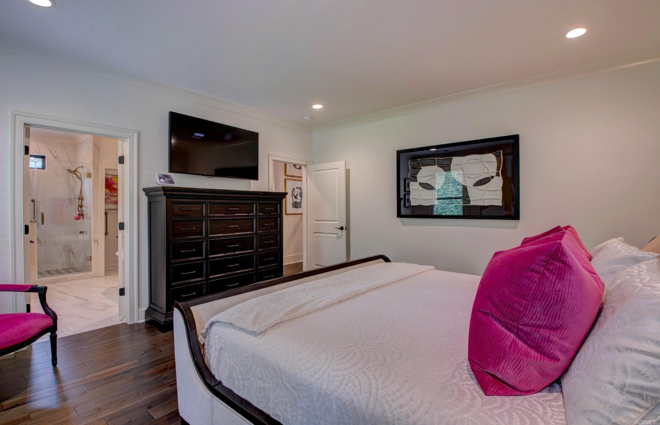 MAJESTIC POINTE - Residential