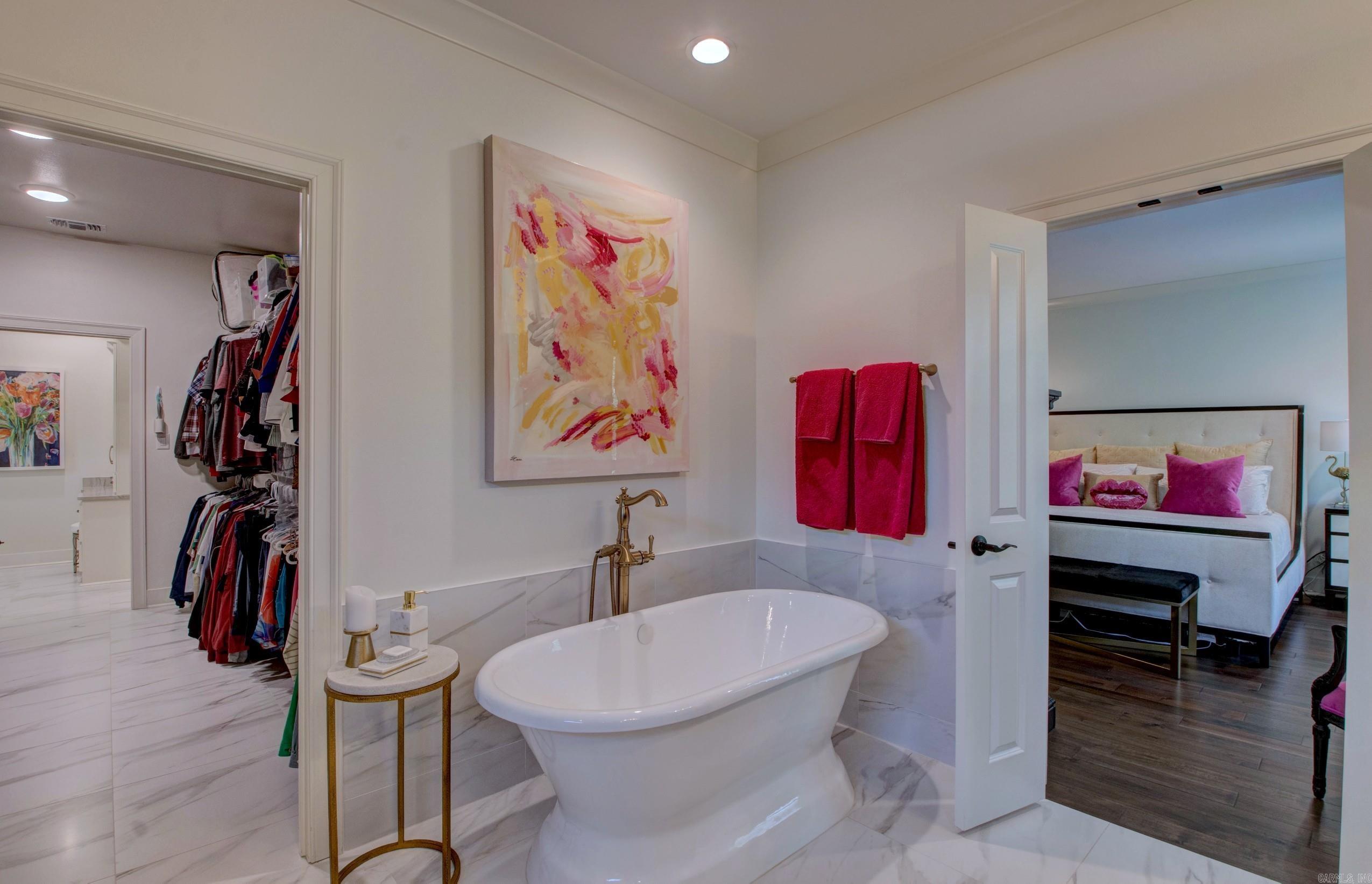 MAJESTIC POINTE - Residential