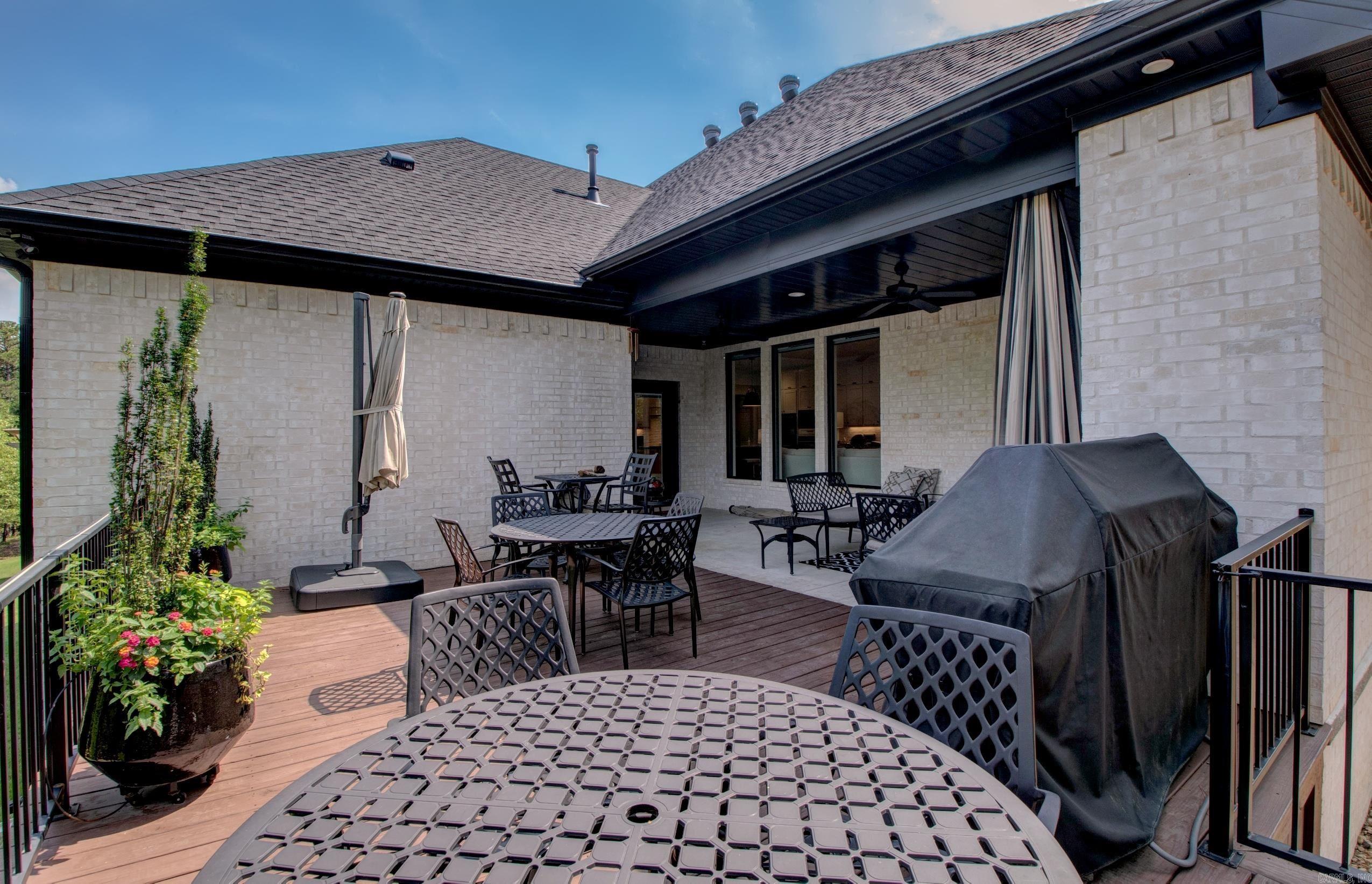 MAJESTIC POINTE - Residential