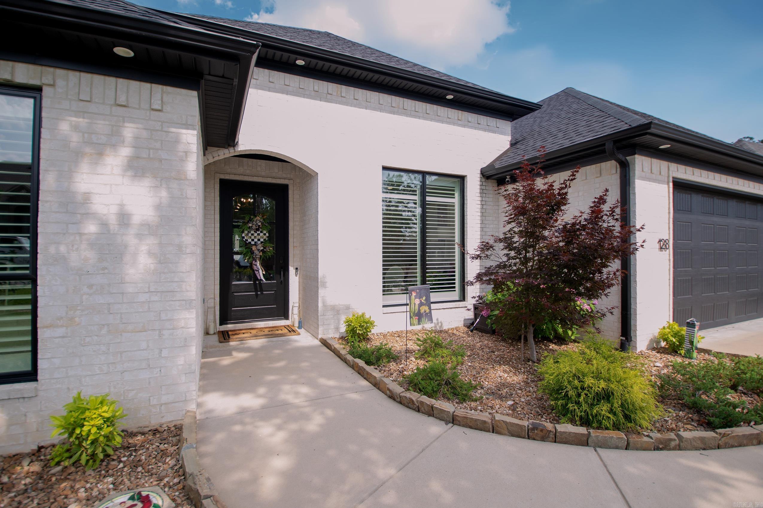 MAJESTIC POINTE - Residential