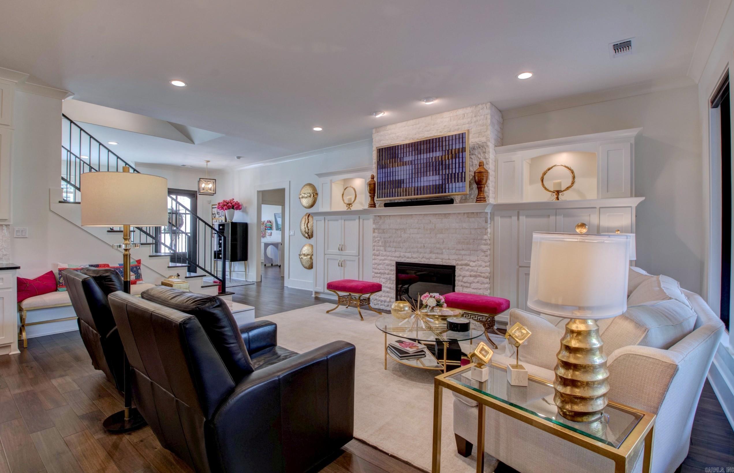 MAJESTIC POINTE - Residential