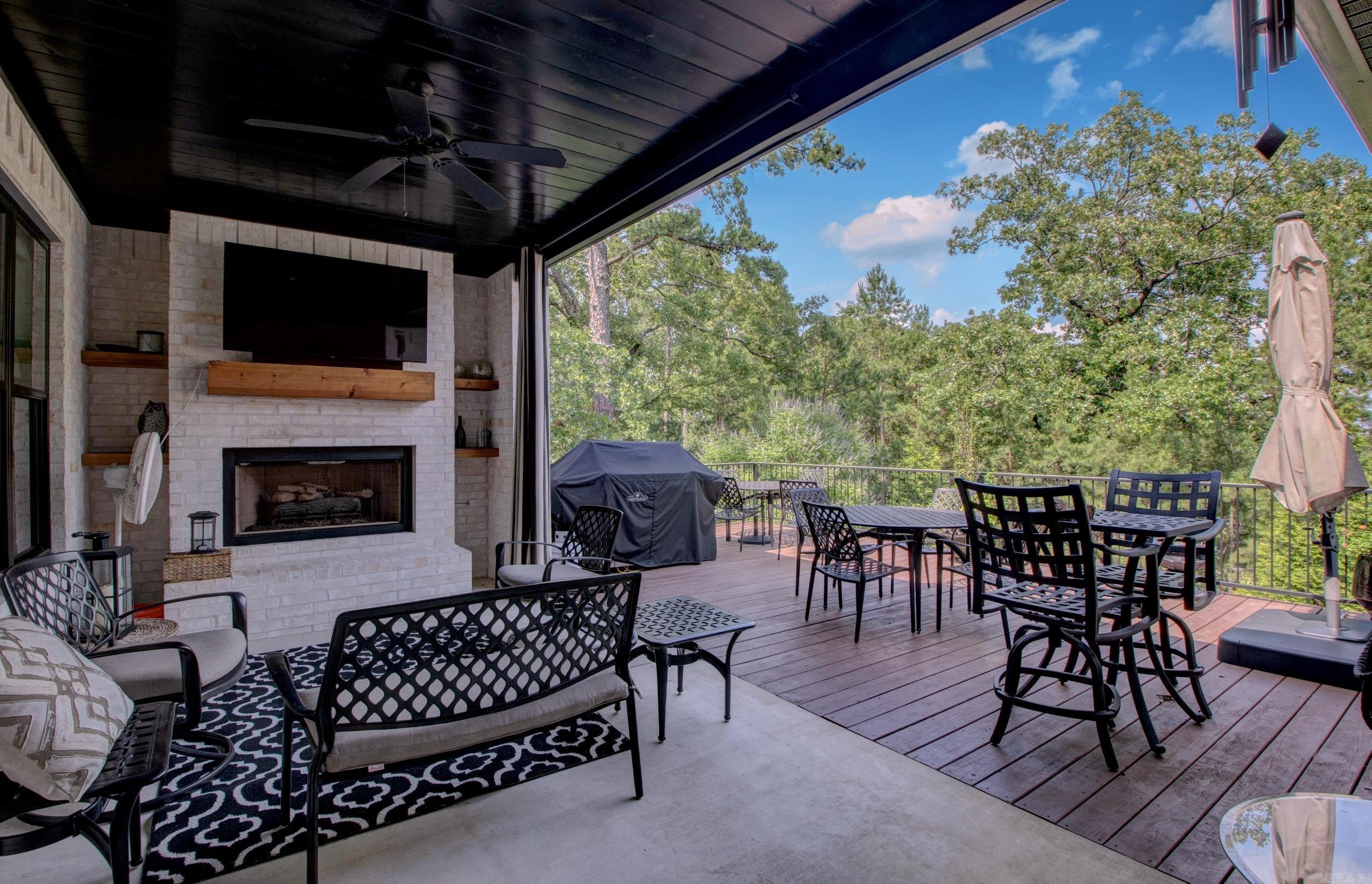 MAJESTIC POINTE - Residential