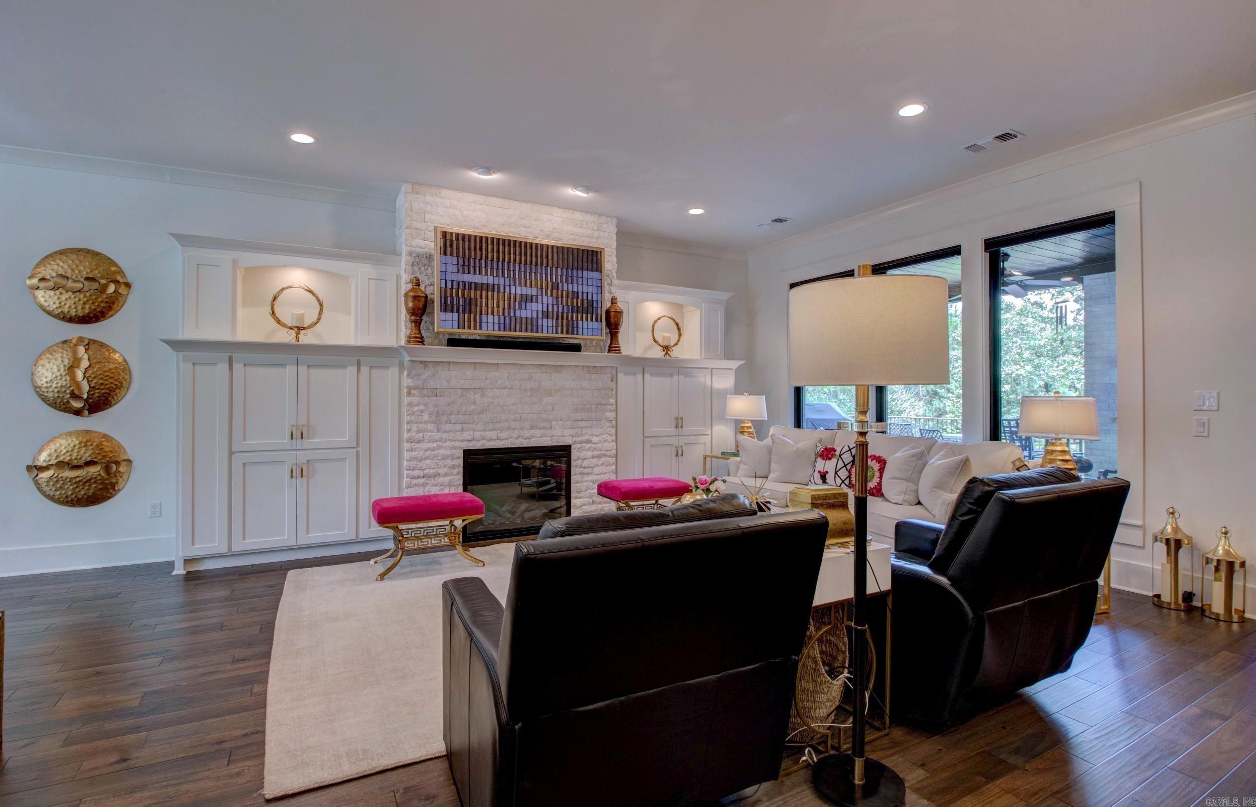 MAJESTIC POINTE - Residential