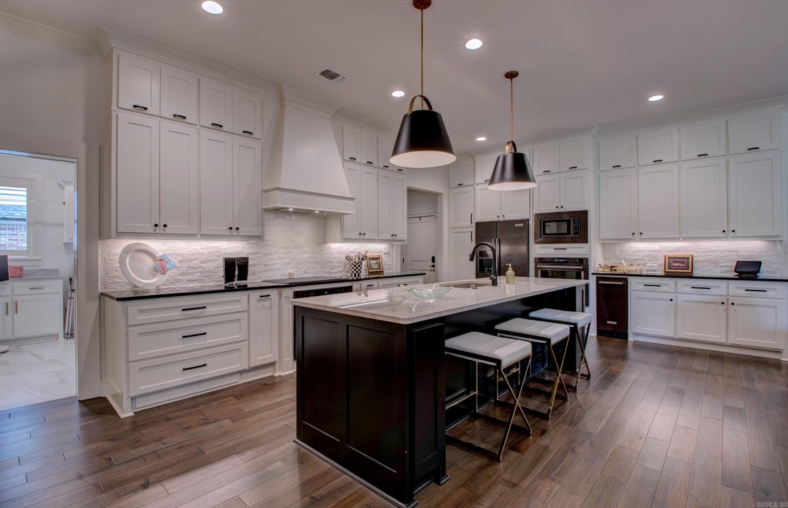 MAJESTIC POINTE - Residential