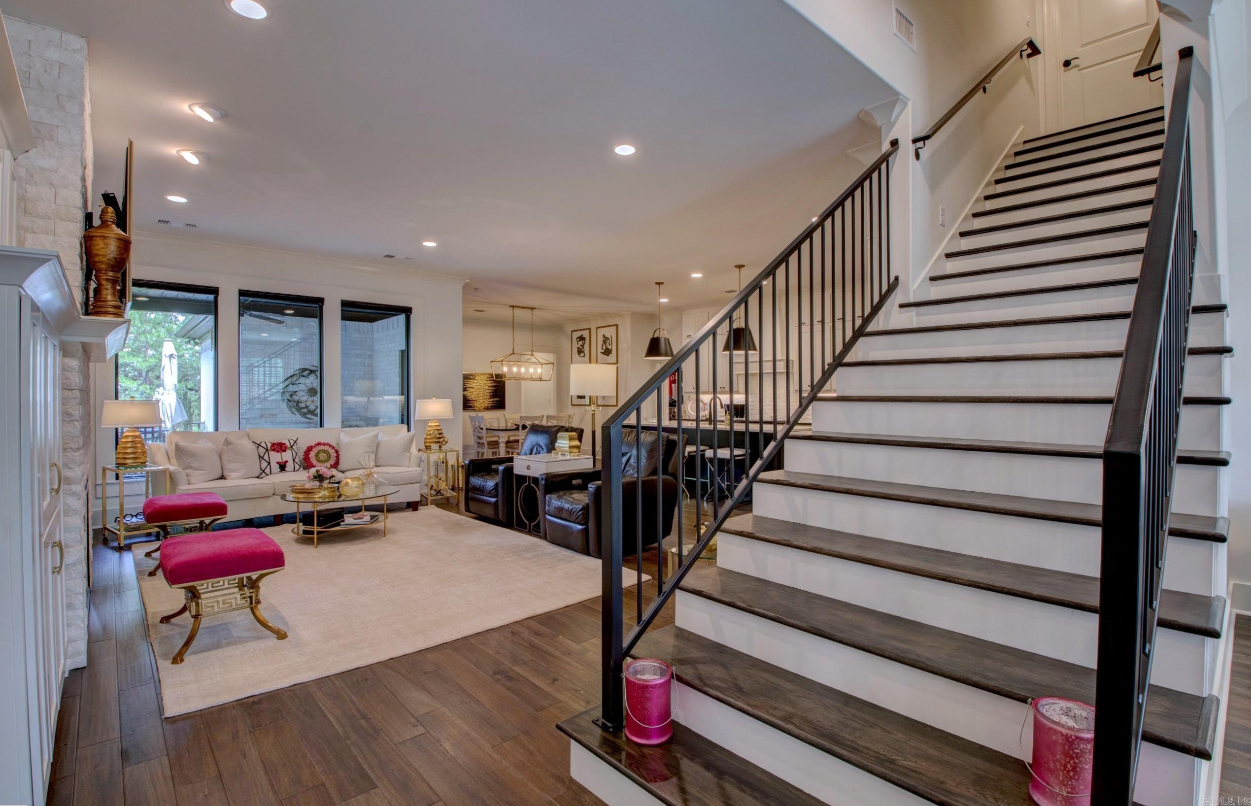 MAJESTIC POINTE - Residential