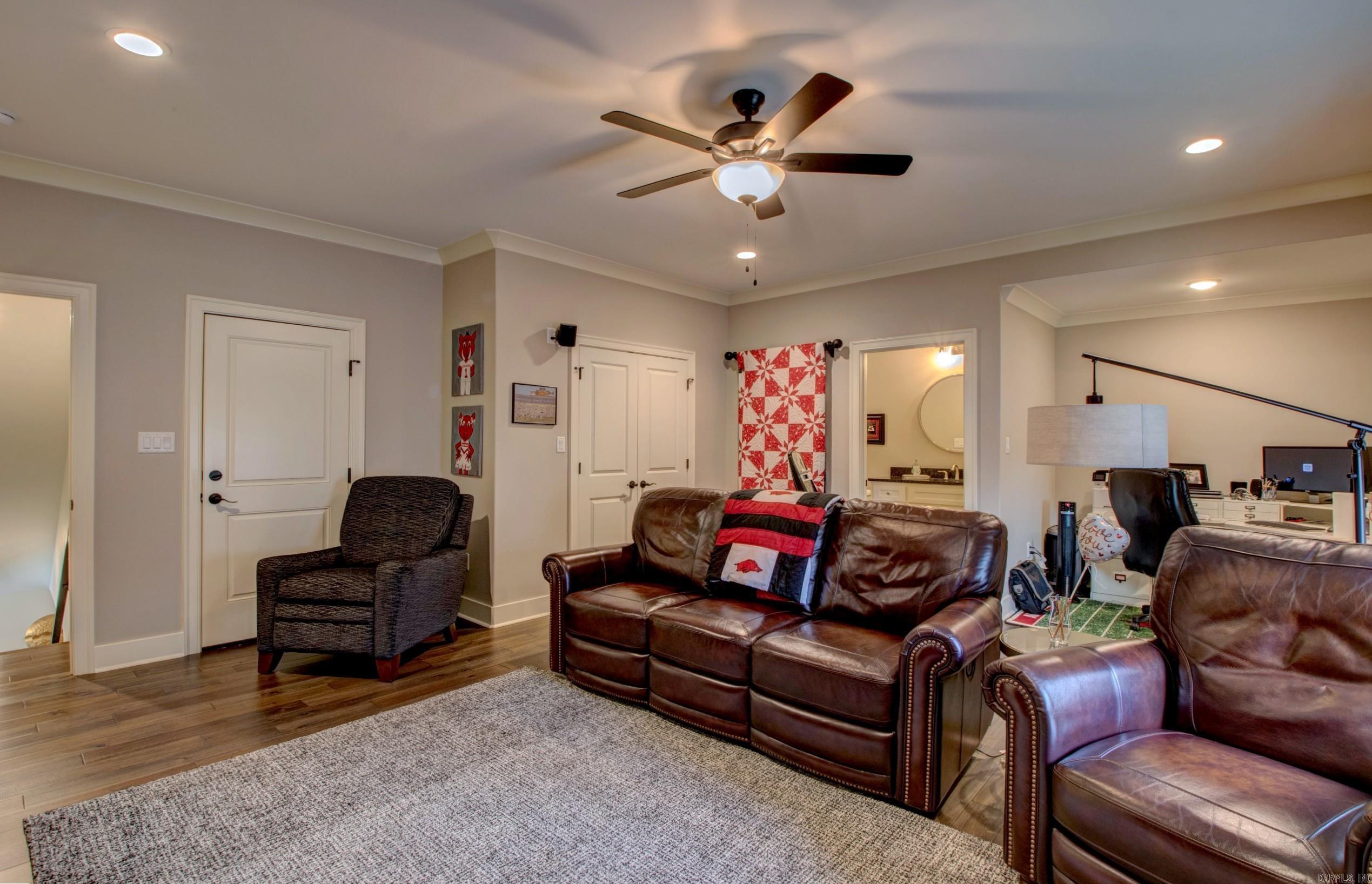 MAJESTIC POINTE - Residential