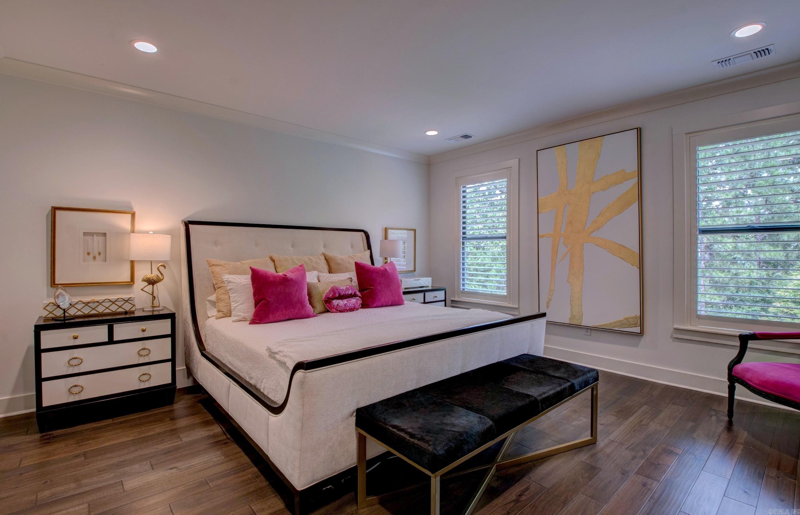 MAJESTIC POINTE - Residential