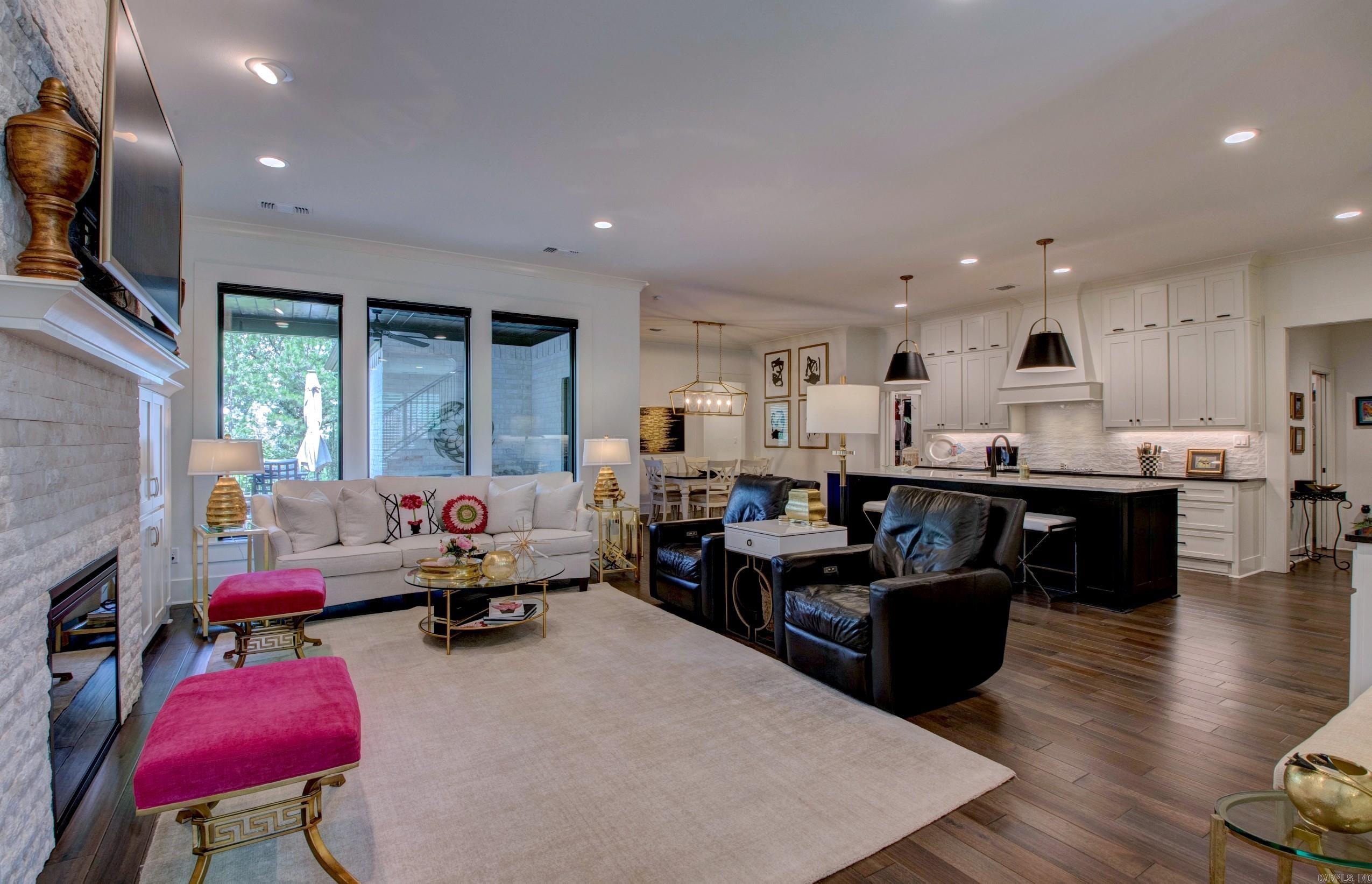 MAJESTIC POINTE - Residential