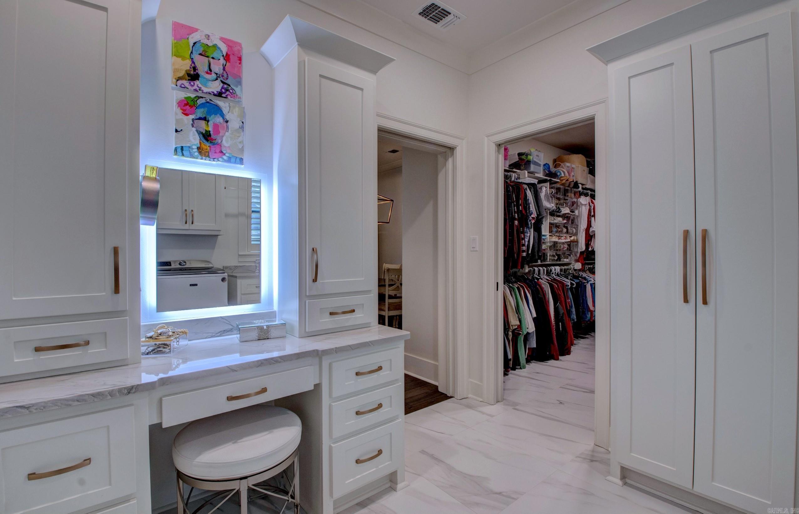 MAJESTIC POINTE - Residential