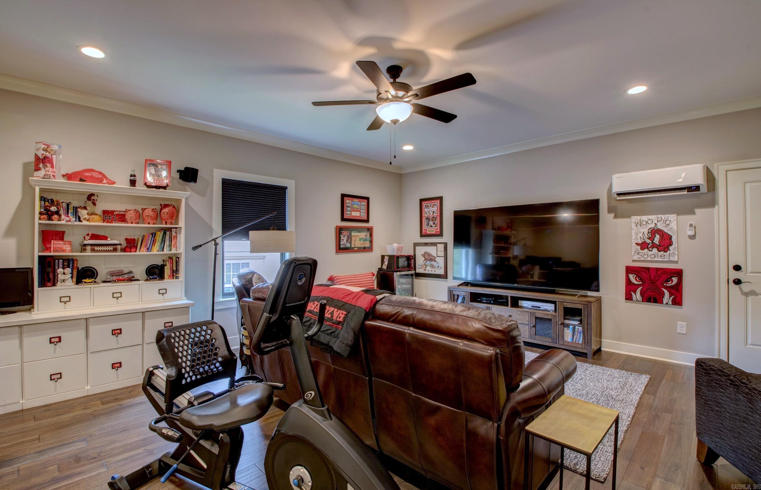 MAJESTIC POINTE - Residential