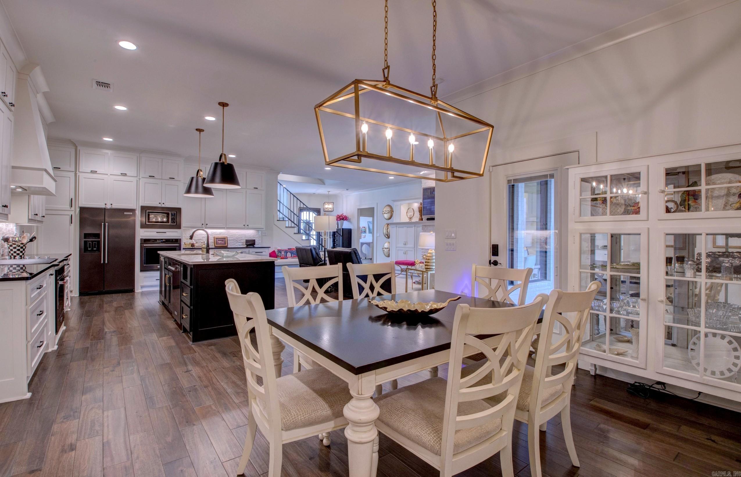 MAJESTIC POINTE - Residential