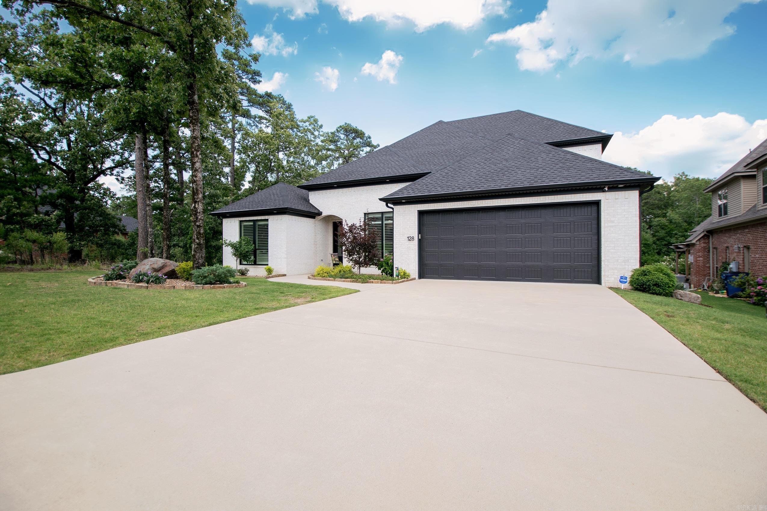 MAJESTIC POINTE - Residential