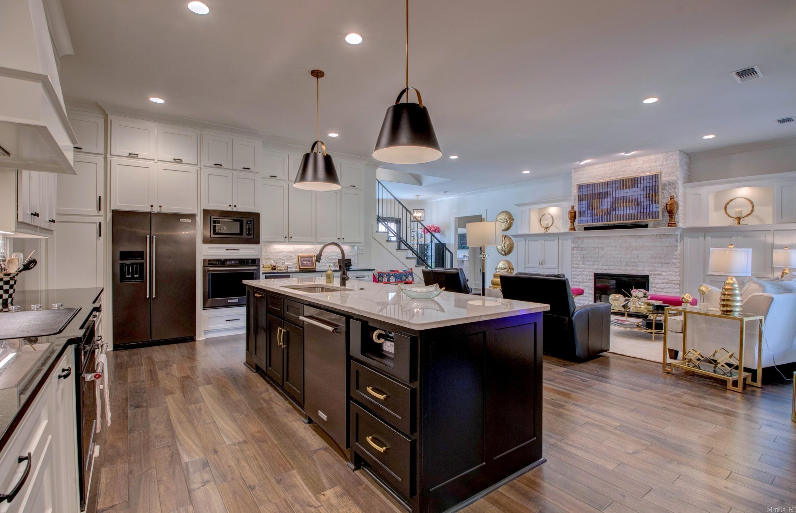 MAJESTIC POINTE - Residential