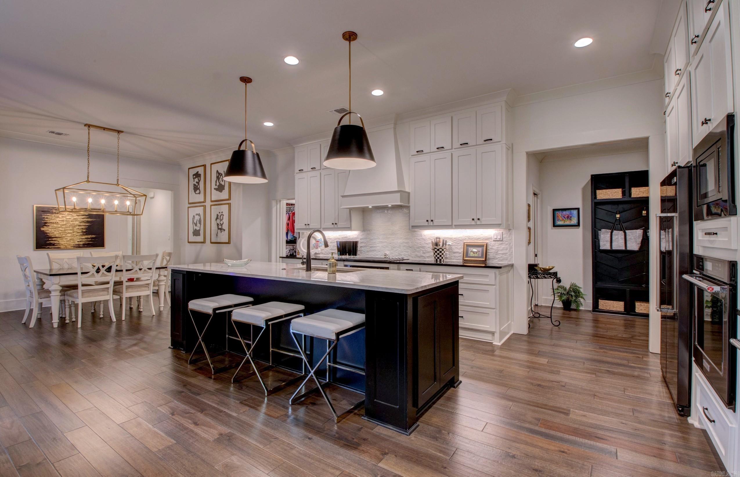 MAJESTIC POINTE - Residential