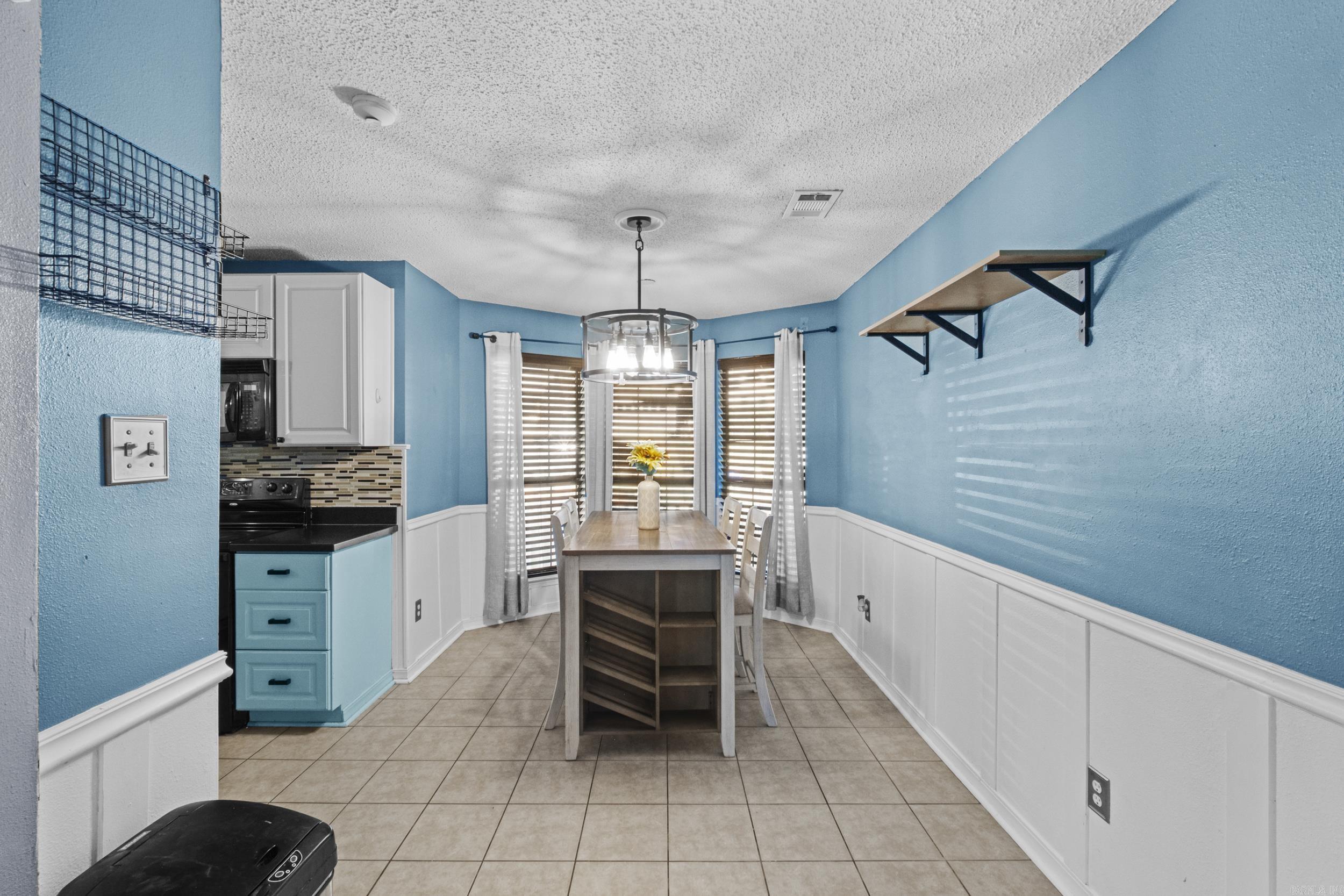 CRYSTAL VALLEY MANOR - Residential