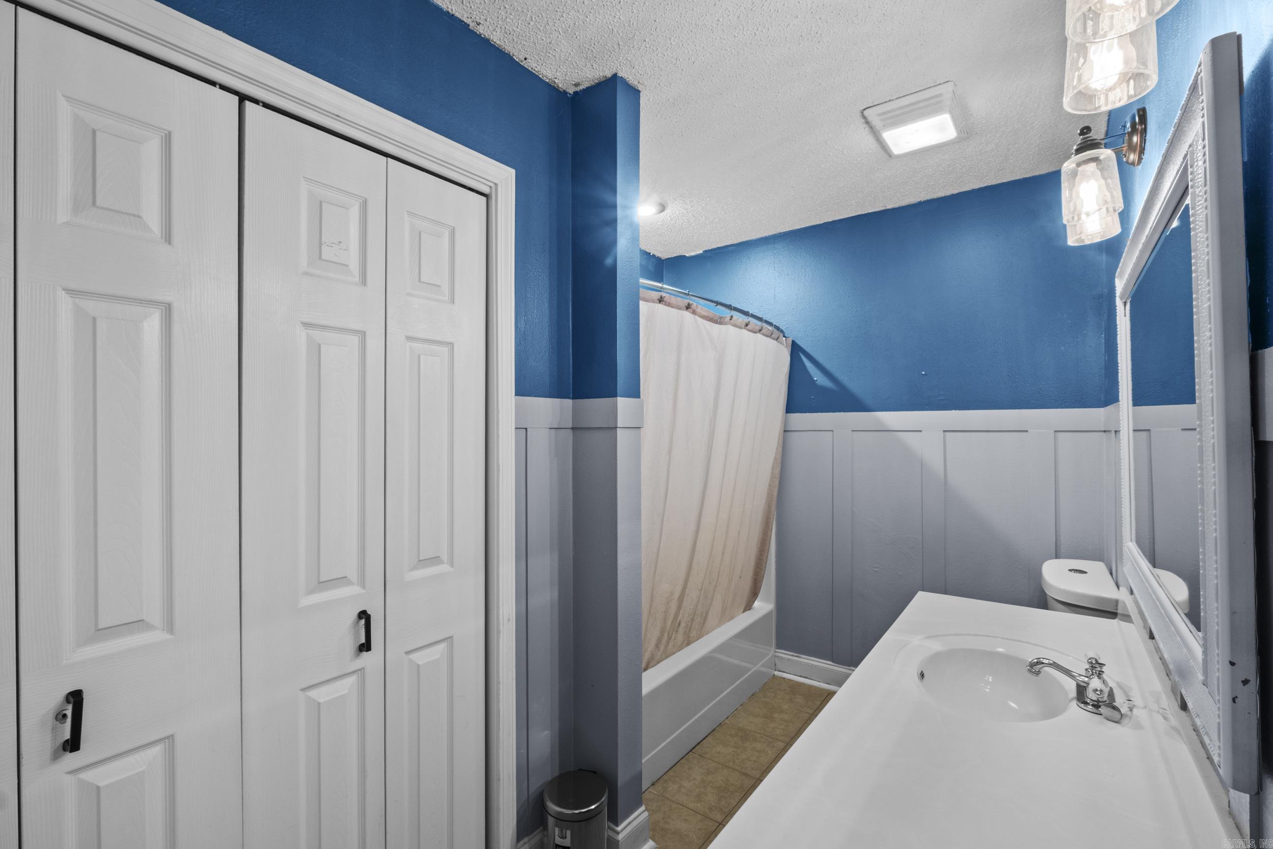 CRYSTAL VALLEY MANOR - Residential