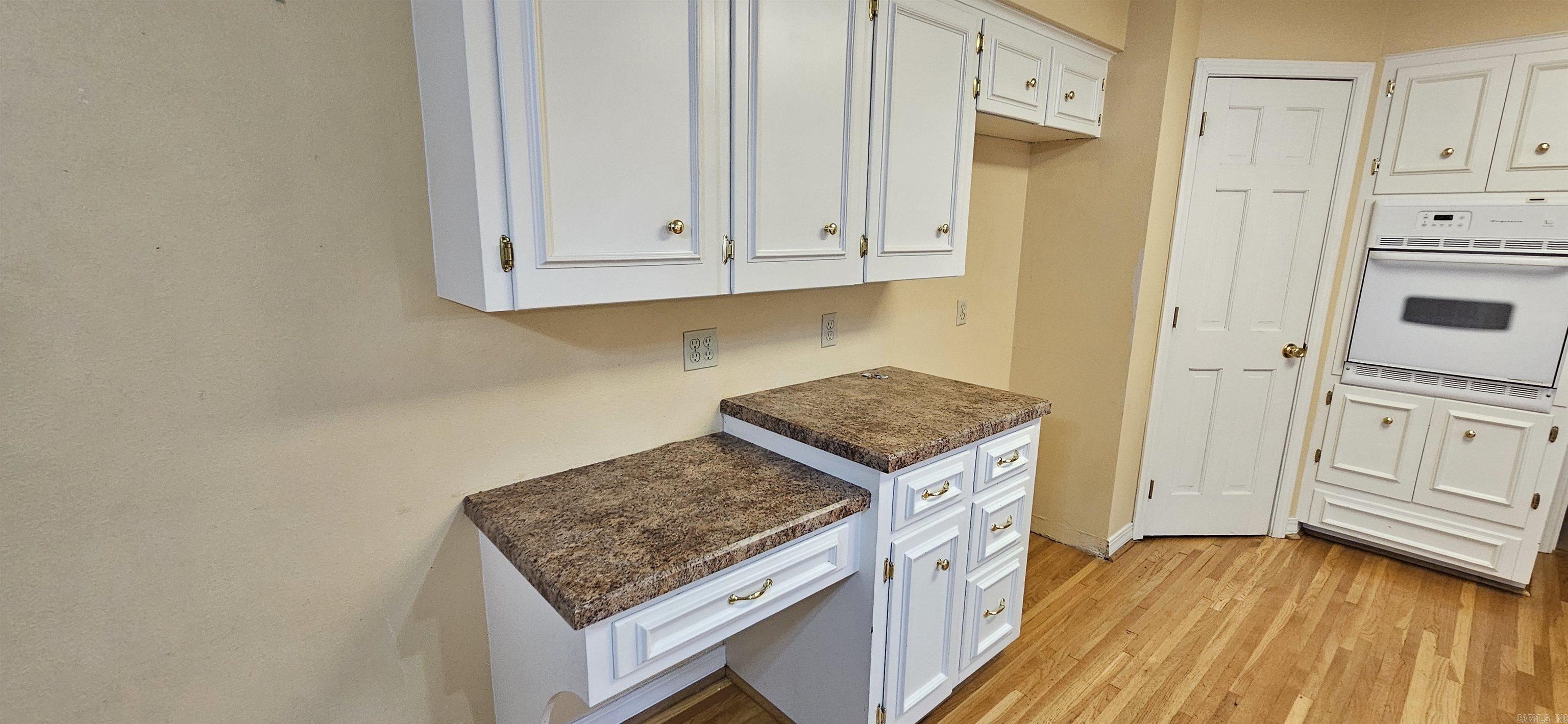 Leawood Manor - Residential Lease