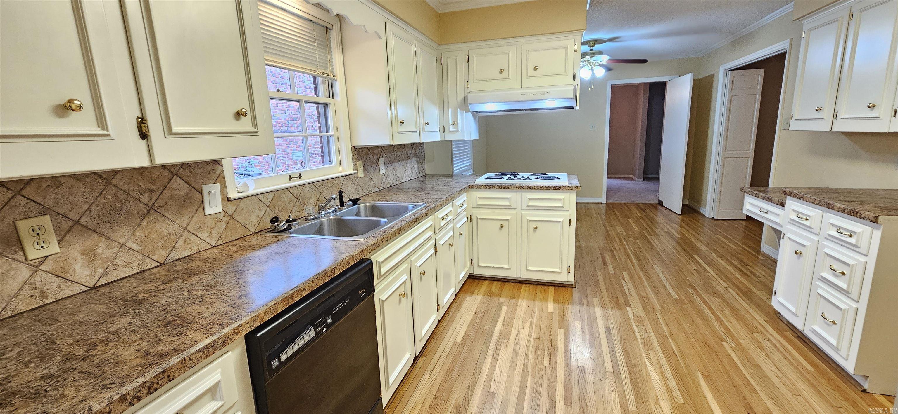 Leawood Manor - Residential Lease