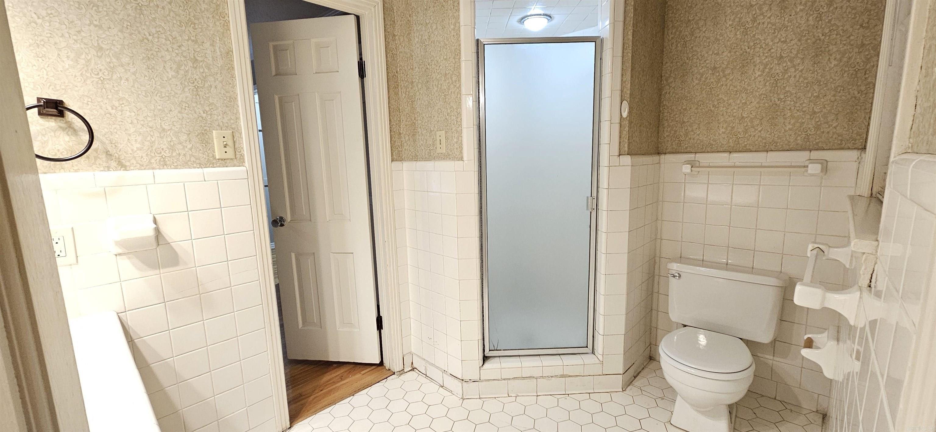 Leawood Manor - Residential Lease