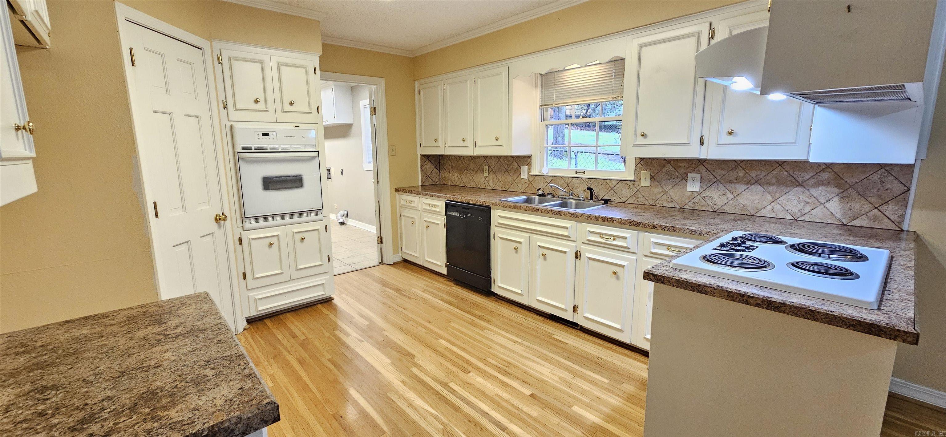 Leawood Manor - Residential Lease