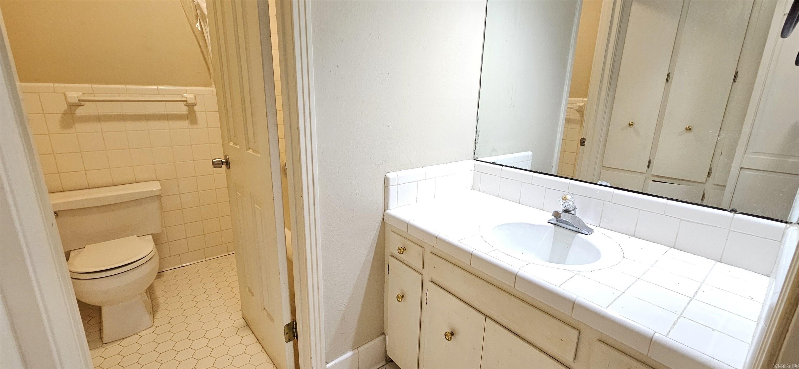 Leawood Manor - Residential Lease