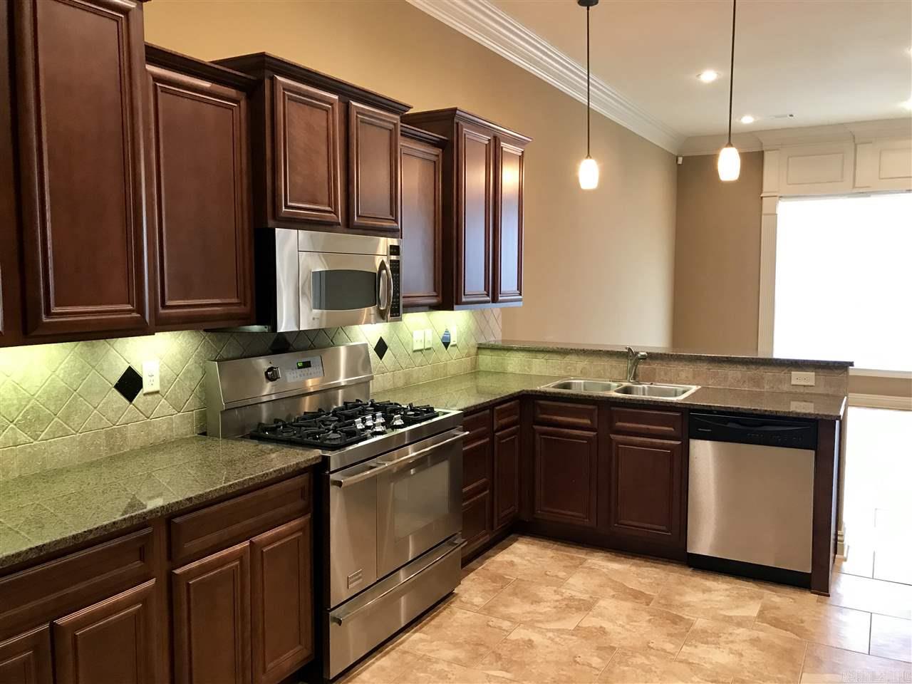 COUNTRY CLUB OF ARK THE - Residential Lease